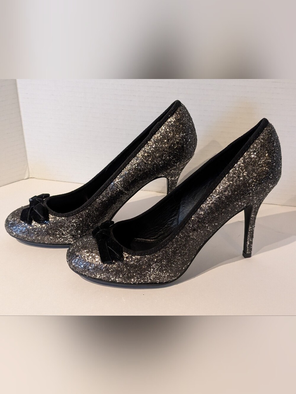Chinese Laundry Sz.8 Glitter Heels w Black Bow. New W/O Tags.